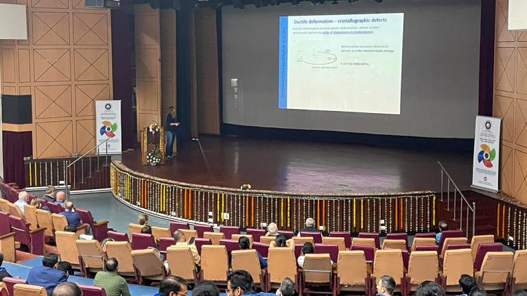 Maria Gema Llorens presenting at the workshop “Deformation Mechanisms, Processes and Fabric Analysis in Earth Materials from the Global to the Nano Scale – Methods and Applications” in Kharagpur, India.