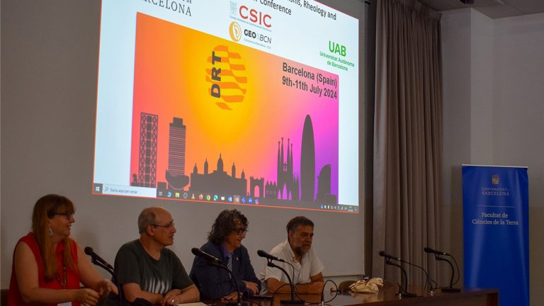 (From left) Maria Gema Llorens and Santiago Giralt at the kickoff of the DRT meeting organized by GEO3BCN-CSIC, the University of Barcelona, and the Autonomous University of Barcelona.