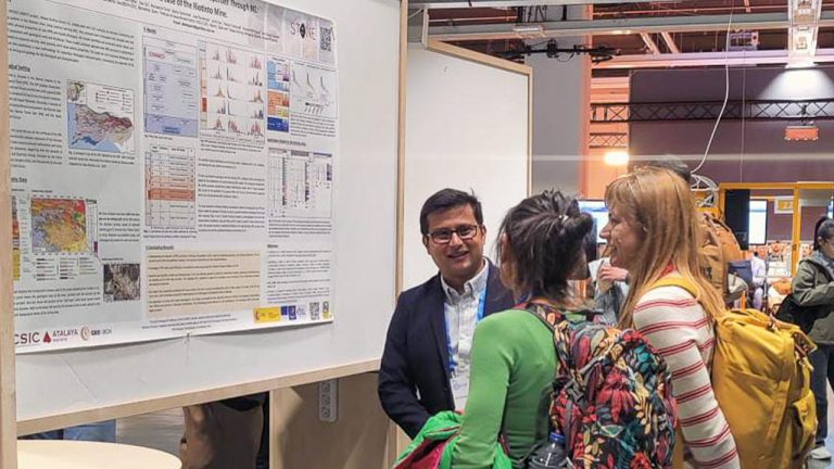 Abraham Balaguera presenting a poster at the European General Assembly in Vienna.