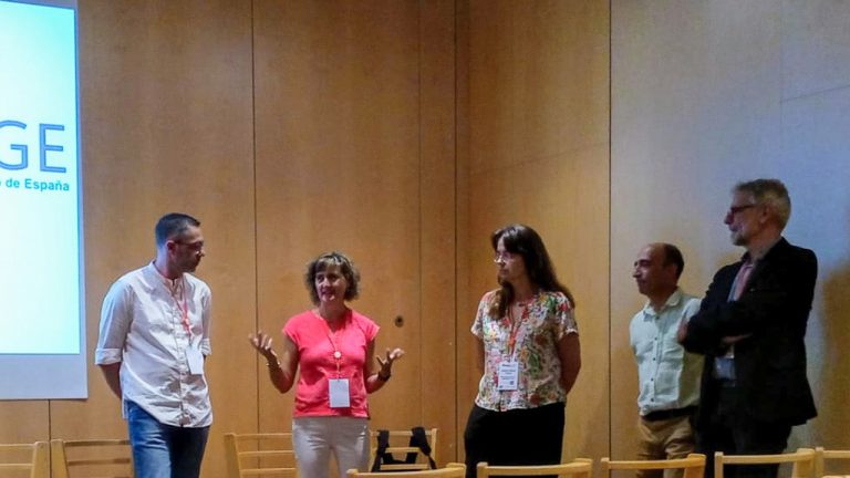 Adelina Geyer (center) at the XI Congreso Geológico de España (CGE24).