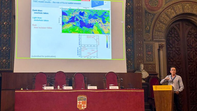 Daniel García-Castellanos presenting at the MedGU General Assembly in Barcelona.
