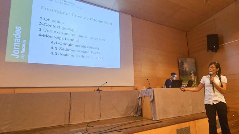 Mercè Cisneros presenting at the III Jornades de Recerca del PNAP.