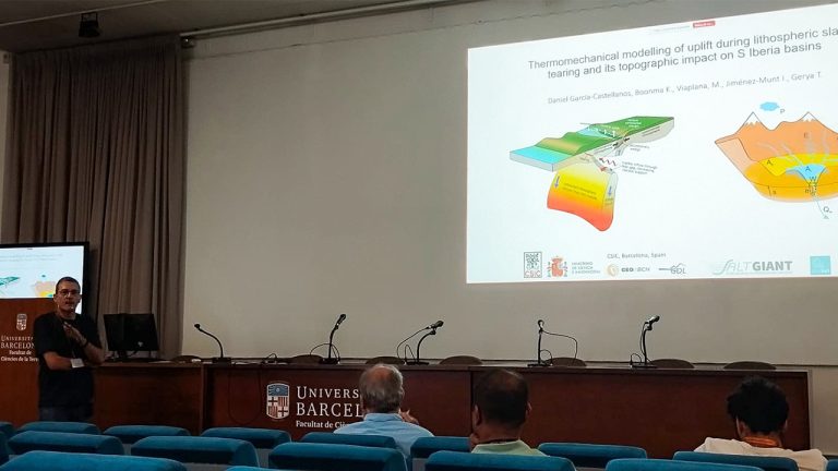Daniel García-Castellanos presenting at the DRT meeting organized by GEO3BCN-CSIC, the University of Barcelona, and the Autonomous University of Barcelona.