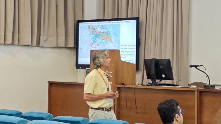 Daniel García-Castellanos presenting at the DRT meeting organized by GEO3BCN-CSIC, the University of Barcelona, and the Autonomous University of Barcelona.